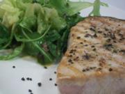 Marlin mit schwarzem Salz an Pflücksalat mit Dattelvinaigrette - Rezept