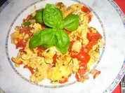 Rührei mit Speck, Paprika und Tomaten - Rezept