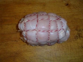 Putenrollbraten mit Sauerkraut-Paprikafülle - Rezept - Bild Nr. 4