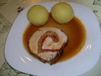 Putenrollbraten mit Sauerkraut-Paprikafülle - Rezept