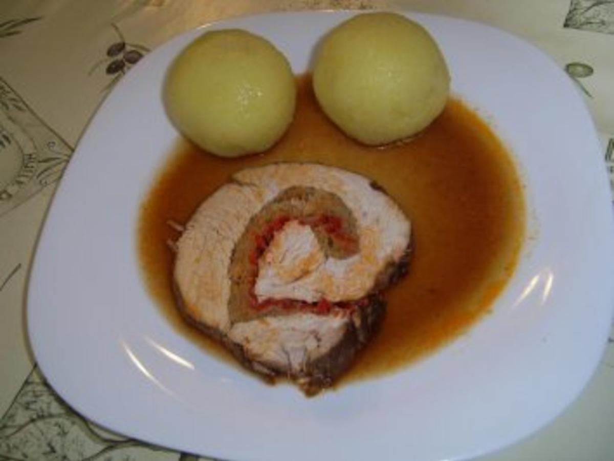 Putenrollbraten mit Sauerkraut-Paprikafülle - Rezept - kochbar.de