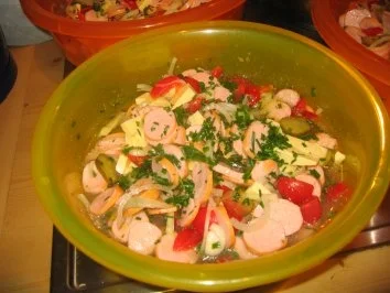 Rezept: Party: Bayr.Bockwurst-Salat für mind. 20 Personen! Party: Bayr.Bockwurst-Salat für mind. 20 Personen! - Rezept