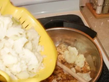 Blumenkohl mal schnell und gebraten- mit Knoblauch Brotkrummen - nur 4 Zutaten - Rezept - Bild Nr. 3