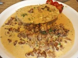 Eierschwammerl - Rahmgulasch mit Serviettenknödel - Rezept - Bild Nr. 2