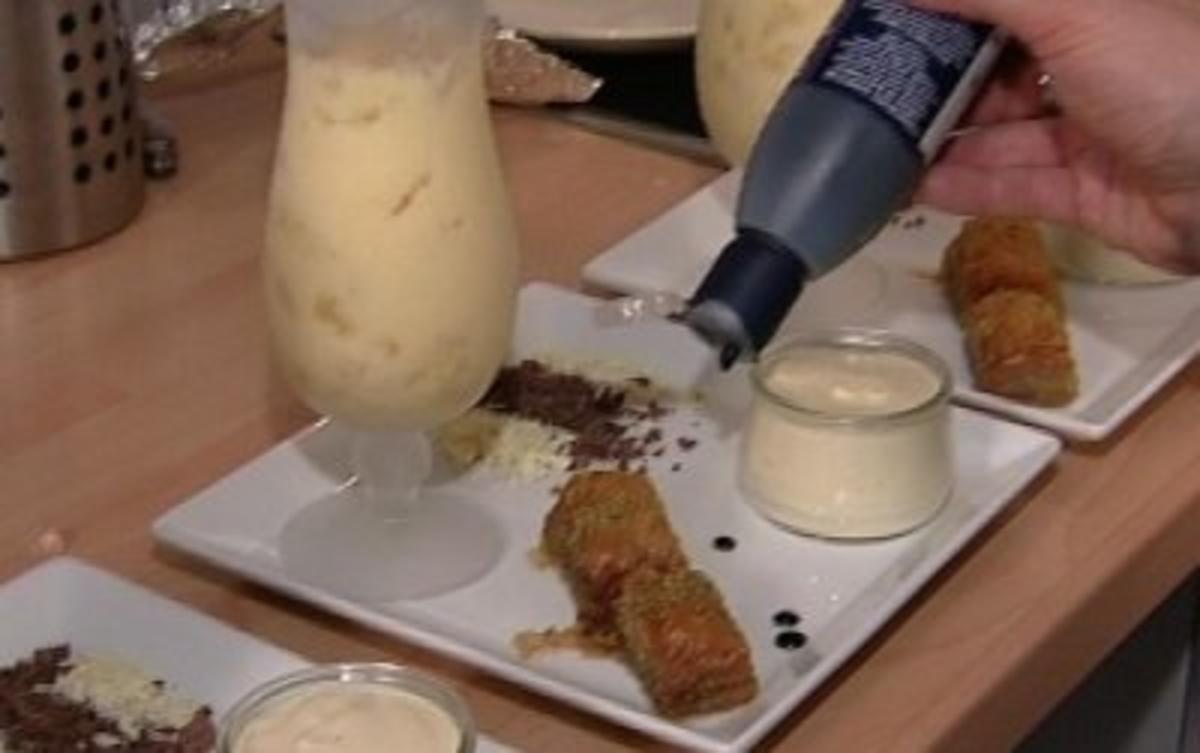 Weiße Mousse au Chocolat mit Kokos, Mango Lassi und Baklava (Dirk Moritz) - Rezept