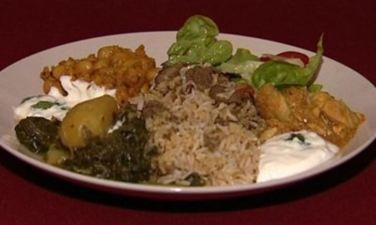 Bilder für Lamm Biryani mit Gurken-Raita, Hühnchencurry mit Kichererbsen und Aloo Saag (Kristiane Backer) - Rezept