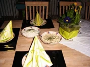 "Gesprengtes Huhn" sult sich im Weißweinbad - Rezept