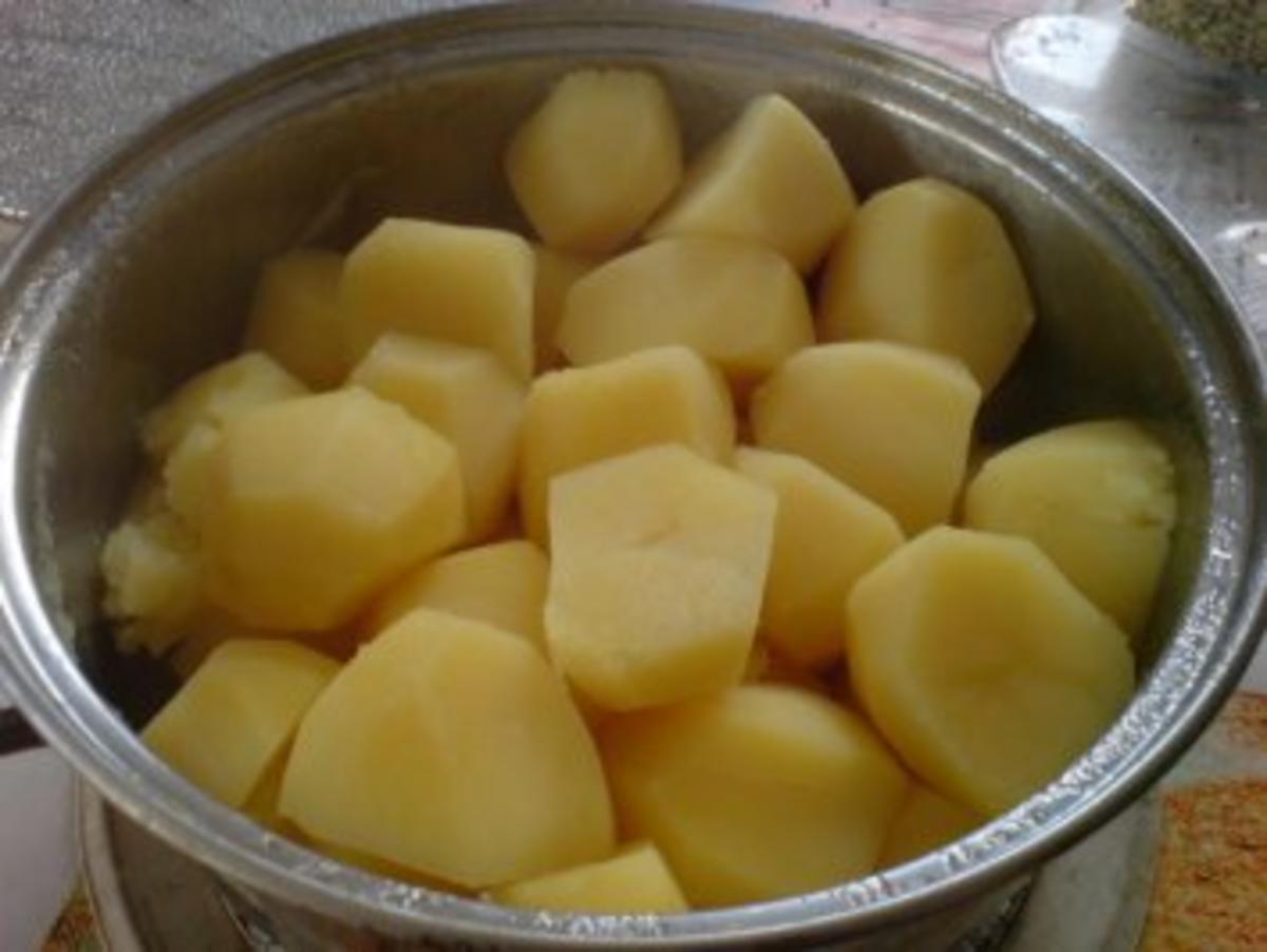 Kartoffelbrei mit Rührei und Gurkensalat - Rezept - Bild Nr. 6