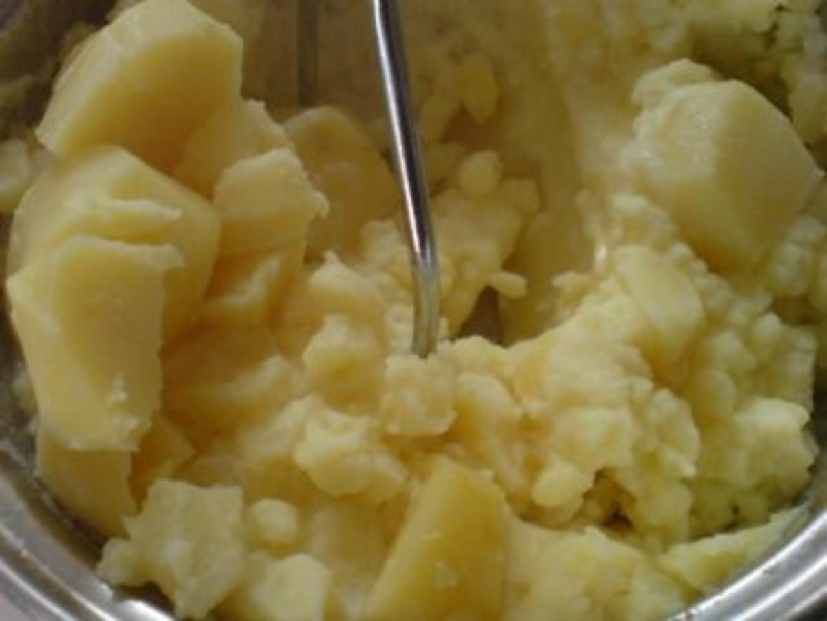 Kartoffelbrei mit Rührei und Gurkensalat - Rezept - Bild Nr. 8