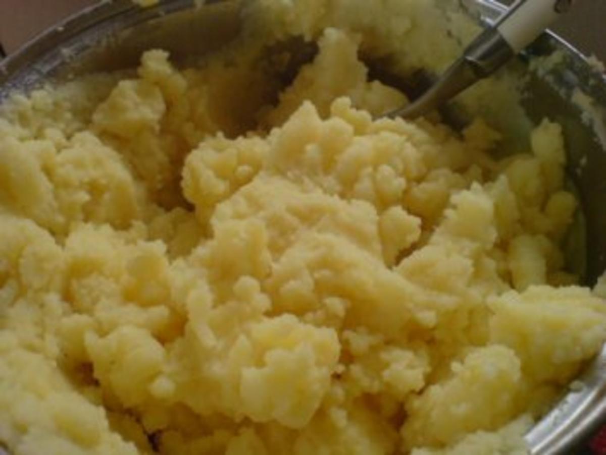 Kartoffelbrei mit Rührei und Gurkensalat - Rezept - Bild Nr. 9
