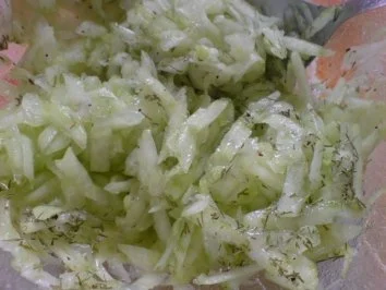 Kartoffelbrei mit Rührei und Gurkensalat - Rezept - Bild Nr. 5