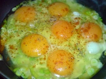 Kartoffelbrei mit Rührei und Gurkensalat - Rezept - Bild Nr. 13