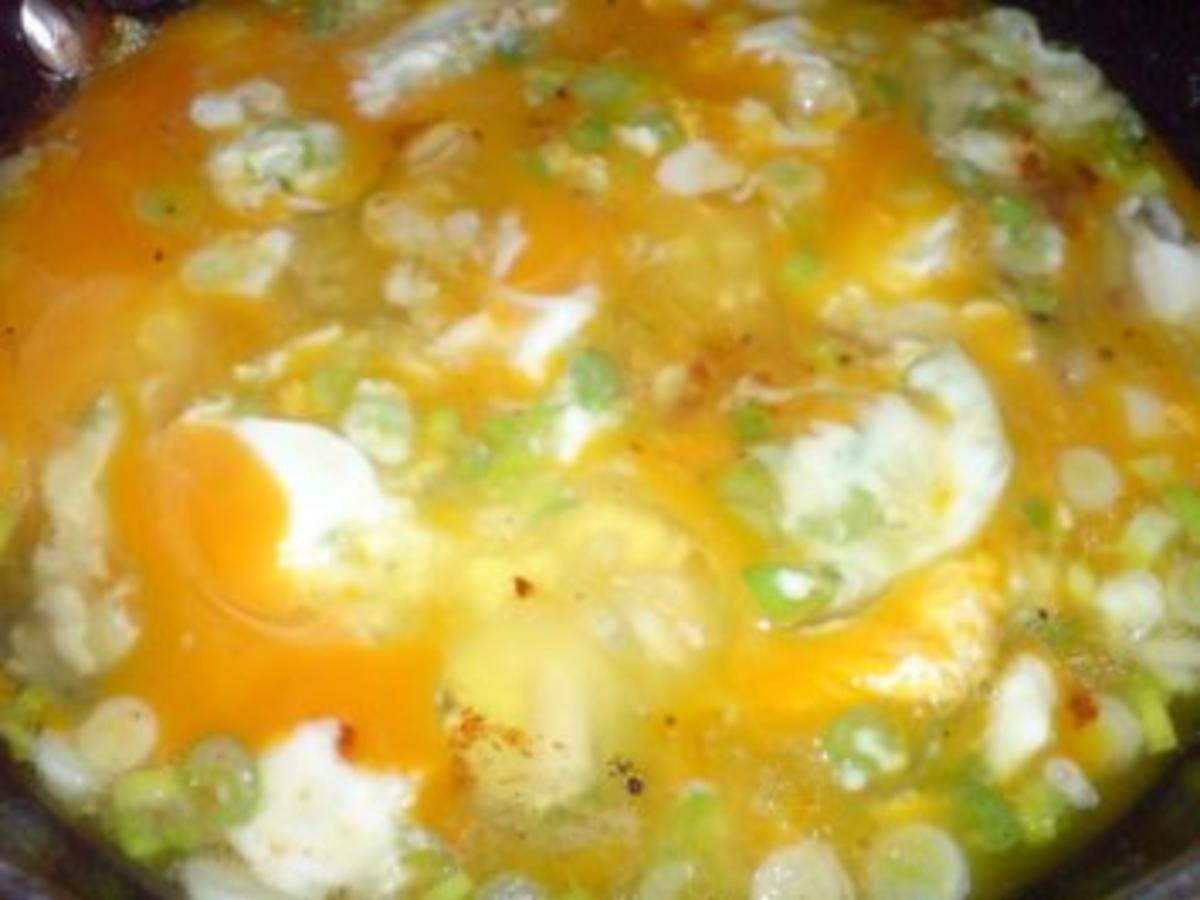 Kartoffelbrei mit Rührei und Gurkensalat - einfach - von loewe_bs