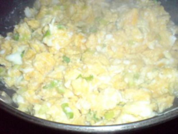 Kartoffelbrei mit Rührei und Gurkensalat - Rezept - kochbar.de
