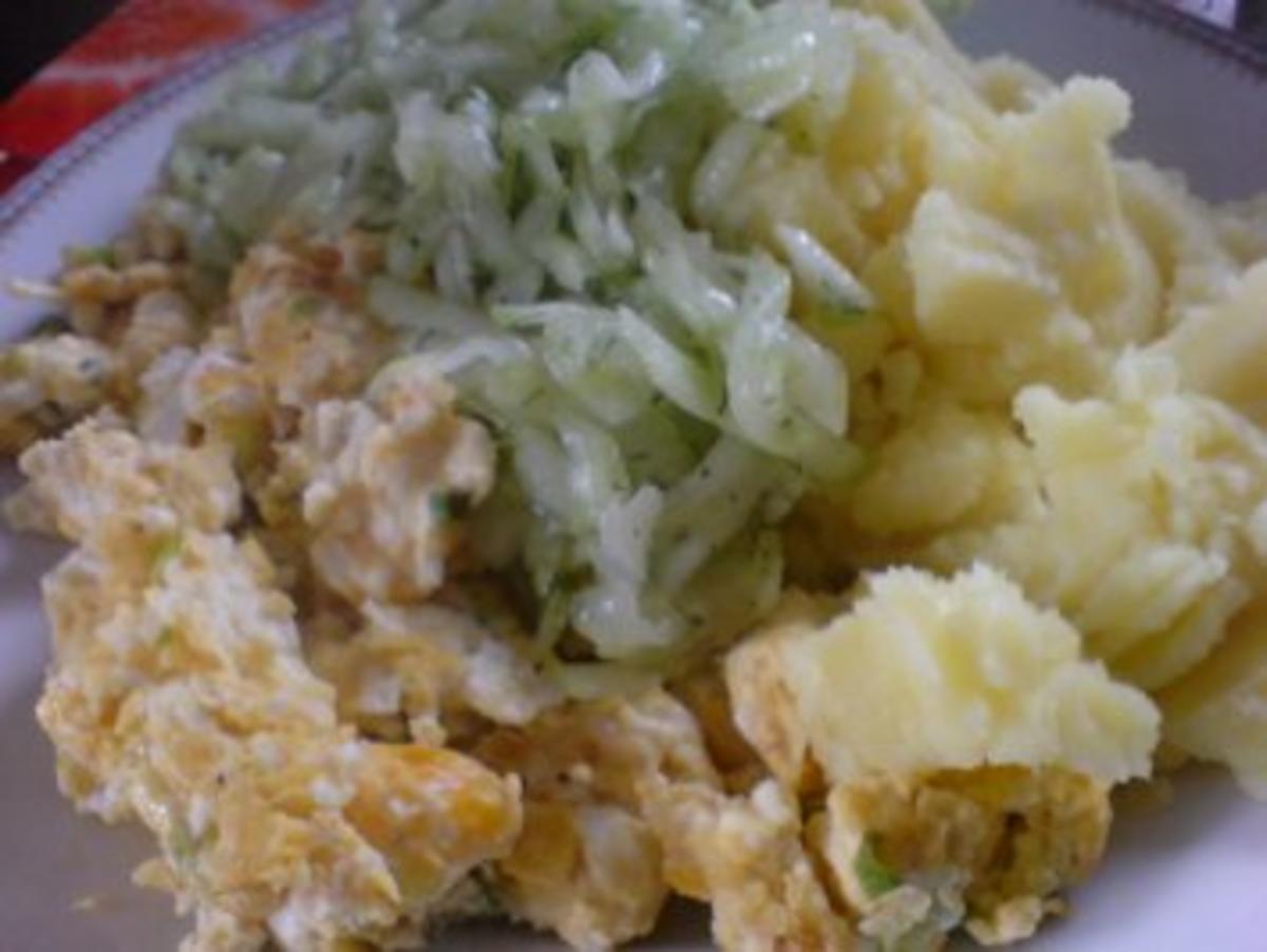 Kartoffelbrei mit Rührei und Gurkensalat - Rezept - Bild Nr. 18