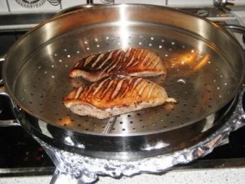 Lavendel geräucherte Entenbrust mit Rote Bete-Glasnudelsalat und Kirschcoulis - Rezept - Bild Nr. 5