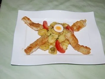 Rezept: Zanderfischstäbchen auf warmem Kartoffelsalat Zanderfischstäbchen auf warmem Kartoffelsalat - Rezept