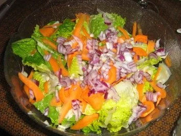 Romanaherzensalat mit Möhren und Petersilienwurzel - Rezept