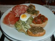 Magentratzerl Antipasti-Teller - Rezept