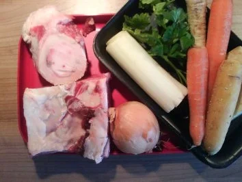 Echte Rindsuppe zu Knödel & Co. - Rezept