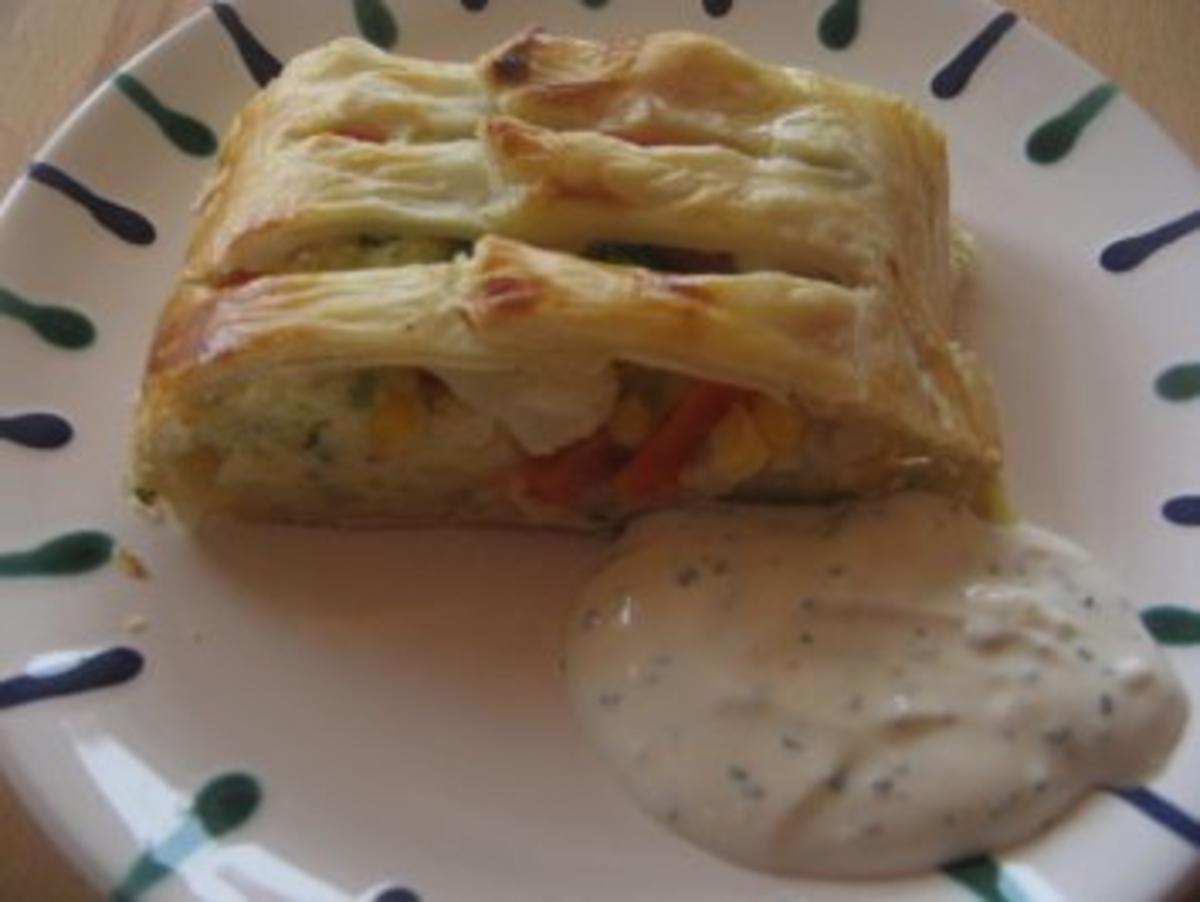 Kartoffel_Gemüse-Strudel mit Schnittlauchsauce - Rezept - kochbar.de