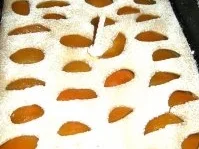 Rezept: Gehaltvoller Blechkuchen mit Aprikosen Gehaltvoller Blechkuchen mit Aprikosen - Rezept