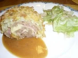 Fleisch: Hackrolle mit Rösti-Mantel - Rezept