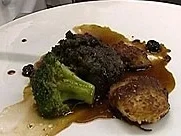 Hirschmedaillons unter der Kräuterkruste mit Apfel-Kartoffel-Rösti - Rezept