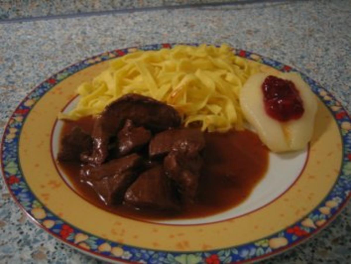 Hirschgulasch mit Hirschgulasch z.b. von Aldi und Tomatenmark - Rezept ...