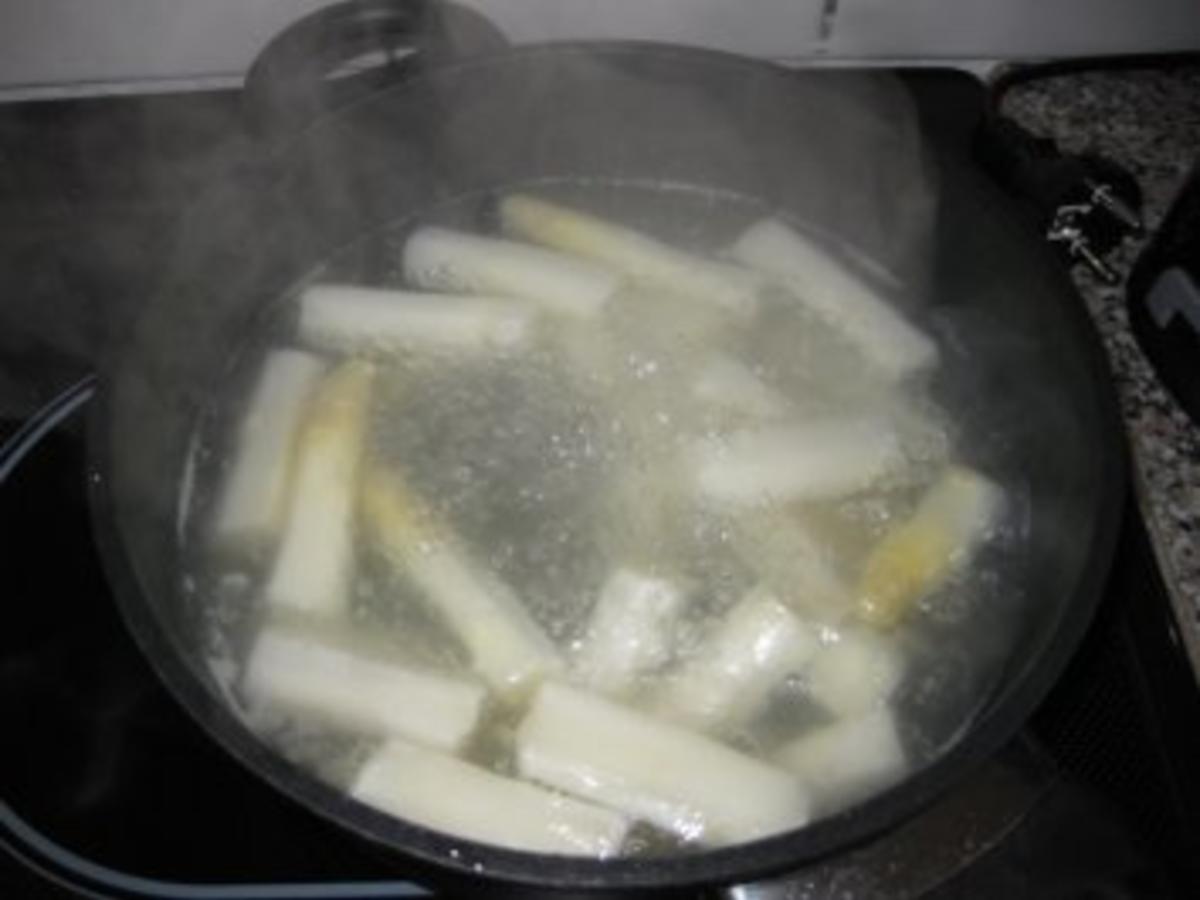Kartoffel-Spargel-Gratin und Kotelett - Rezept - kochbar.de