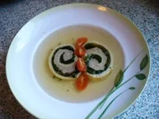 Rezept: Herzhafte Suppe mit Pfannkuchenschnecken Herzhafte Suppe mit Pfannkuchenschnecken - Rezept