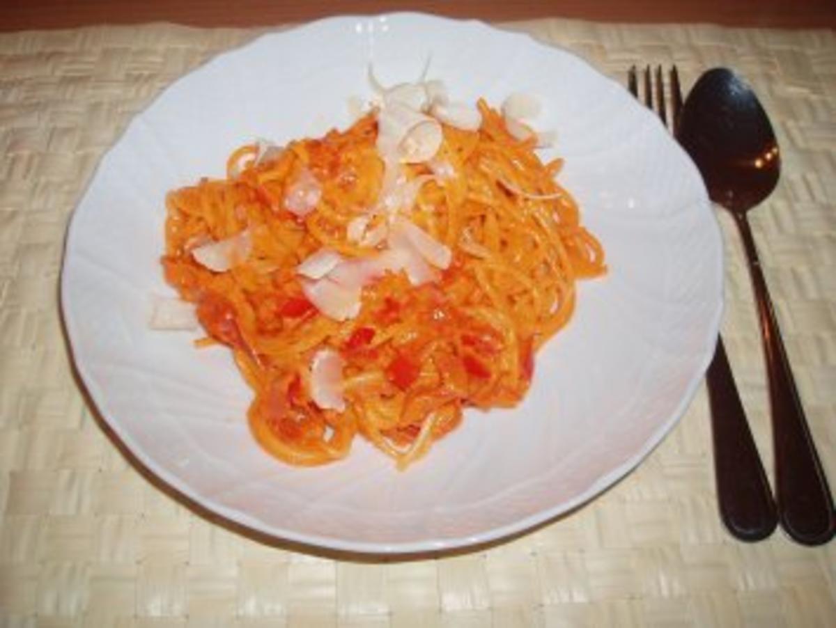 Spaghetti in Paprika-Carbonara-Sauce - Rezept