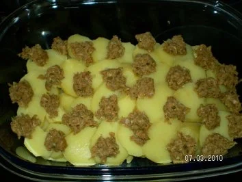 Kartoffelgratin a la Sylvia mit Frikadellen und Feldsalat - Rezept - Bild Nr. 2