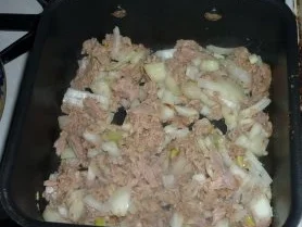 Rezept: Spagehtti mit Thunfischsoße und Erbsen Spagehtti mit Thunfischsoße und Erbsen - Rezept