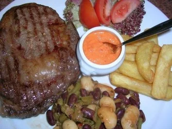 Rezept: US-Prime Roastbeef an Chilibohnen mit Steakhouse Kartoffeln und argentinischer Steaksauce Bild Nr. 3 US-Prime Roastbeef an Chilibohnen mit Steakhouse Kartoffeln und argentinischer Steaksauce - Rezept - Bild Nr. 3