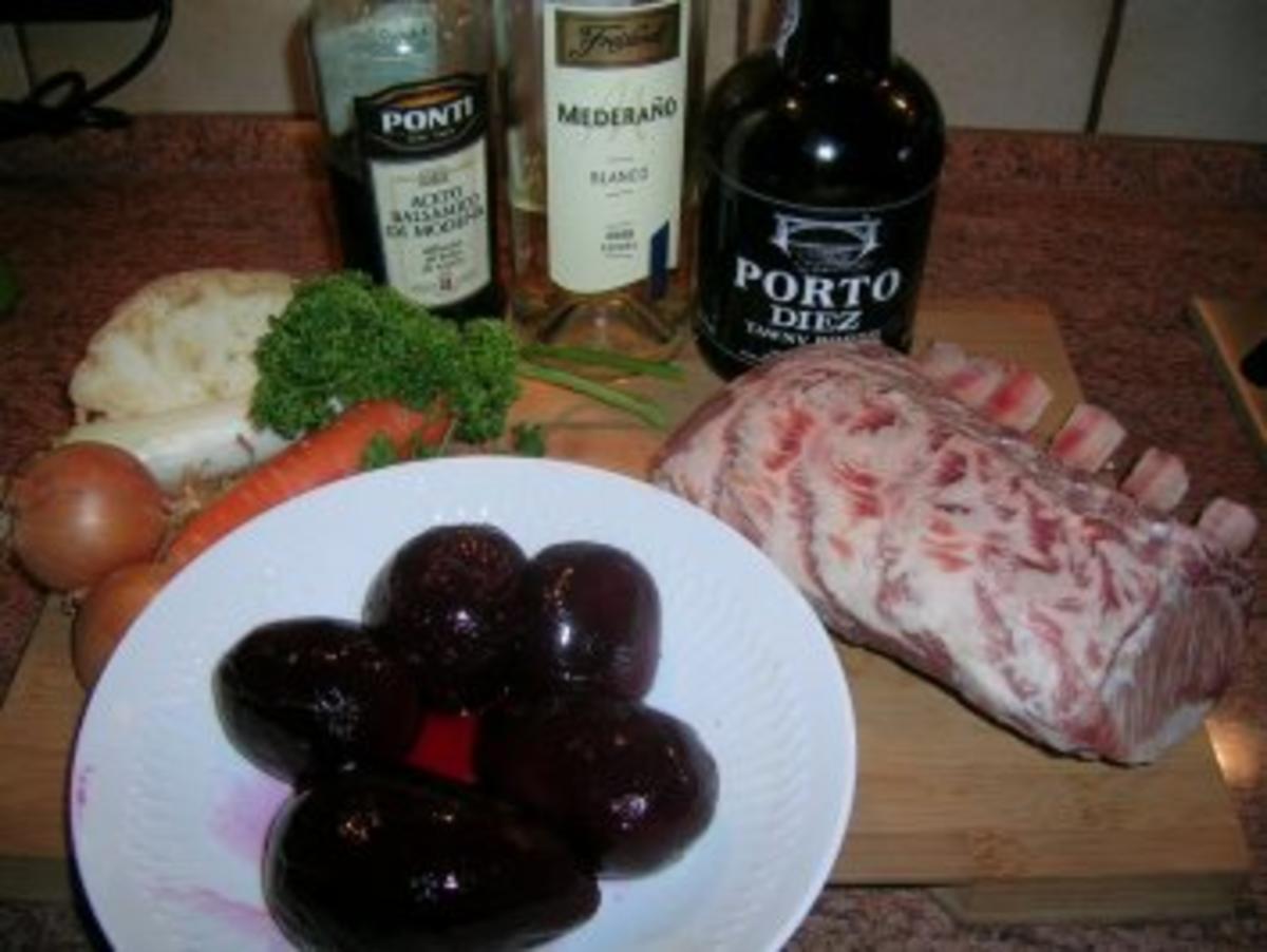 Iberico-Schweine-Karree mit spanischen Saubohnen an Rote-Beete-Pürree und Rioja Sauce - Rezept - Bild Nr. 3