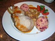 Iberico-Schweine-Karree mit spanischen Saubohnen an Rote-Beete-Pürree und Rioja Sauce - Rezept