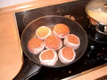 Frikadellen im Pürree- Nest - Rezept - Bild Nr. 3