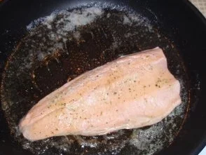 Saiblingsfilet mit Kräuterhaube und Bratkartöffelchen - Rezept - Bild Nr. 2