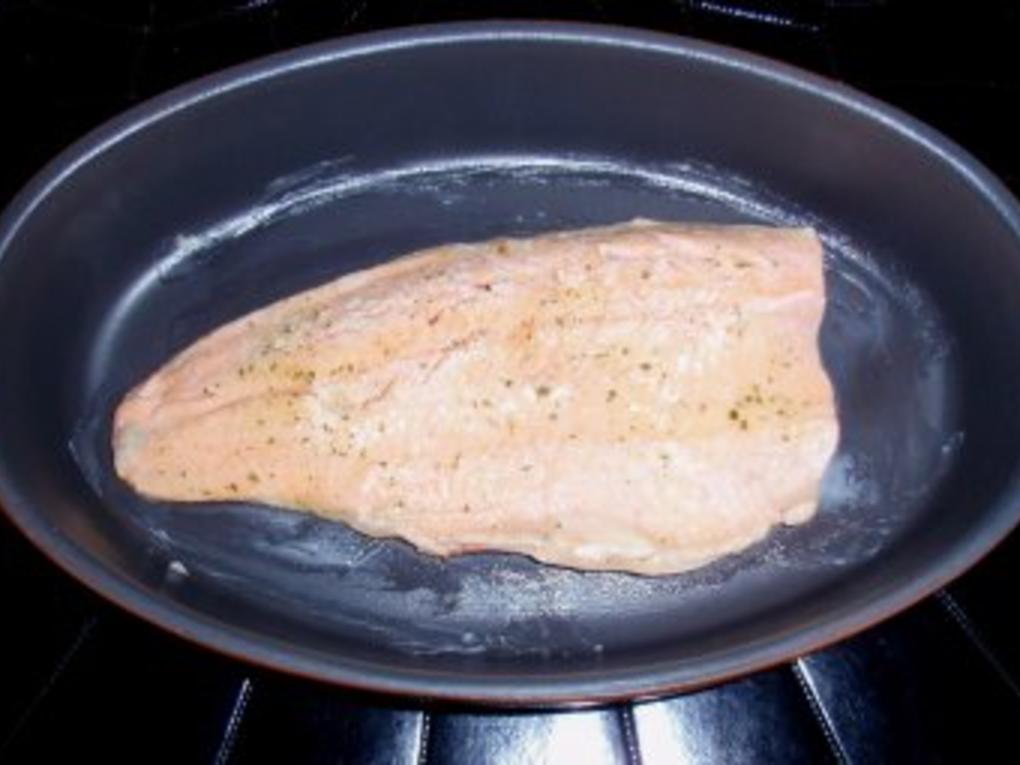 Saiblingsfilet mit Kräuterhaube und Bratkartöffelchen - Rezept - kochbar.de