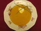 Möhrensuppe mit frischem Orangensaft, Schmand und Muskat - Rezept