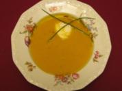 Möhrensuppe mit frischem Orangensaft, Schmand und Muskat - Rezept