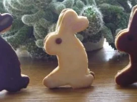 Rezept: Osterhasen mit weißer Schokoladenfüllung Bild Nr. 2 Osterhasen mit weißer Schokoladenfüllung - Rezept - Bild Nr. 2