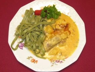 Filet-Apfel-Topf mit grünen Bandnudeln - Rezept