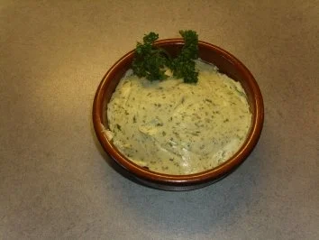 Dips: Knoblauch - Kräuterbutter - Rezept