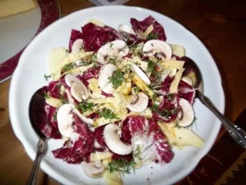 Radicchio-Apfel-Käse-Champignon-Salat - Rezept