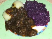 Hirschgulasch mit Backpflaumen und Rotwein - Rezept