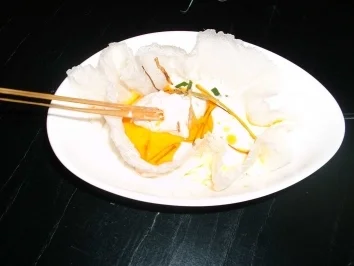 Thailändische Suppe im Reisblatt mit Poulet de Bresse-Spießchen - Rezept