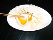 Thailändische Suppe im Reisblatt mit Poulet de Bresse-Spießchen - Rezept