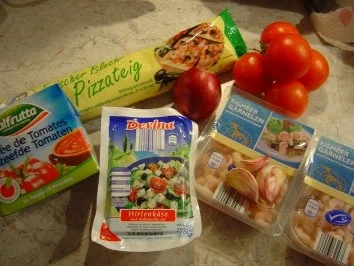 Rezept: Pizza mit Eismeer-Garnelen und Schafskäse Bild Nr. 3 Pizza mit Eismeer-Garnelen und Schafskäse - Rezept - Bild Nr. 3